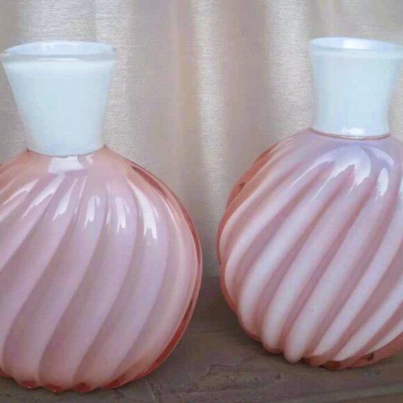2 Larry Laslo for Mikasa Pink Ribbed Opal White topped Art Glass Vases - Picture 4 of 11
